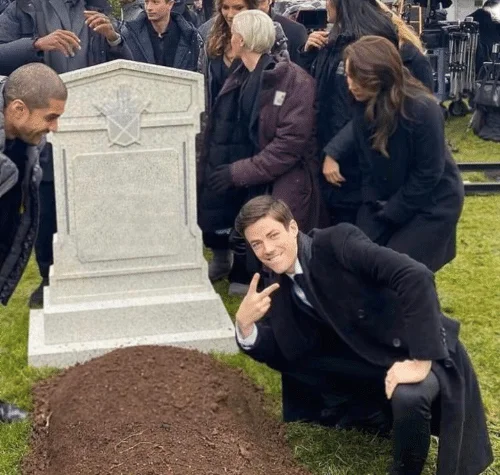 foto en la tumba grant gustin over grave